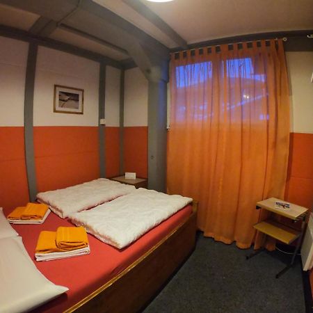 Downtown Lodge Hostel - Unique Simple Central 그린델발트 외부 사진