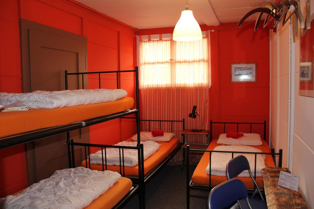 Downtown Lodge Hostel - Unique Simple Central 그린델발트 객실 사진