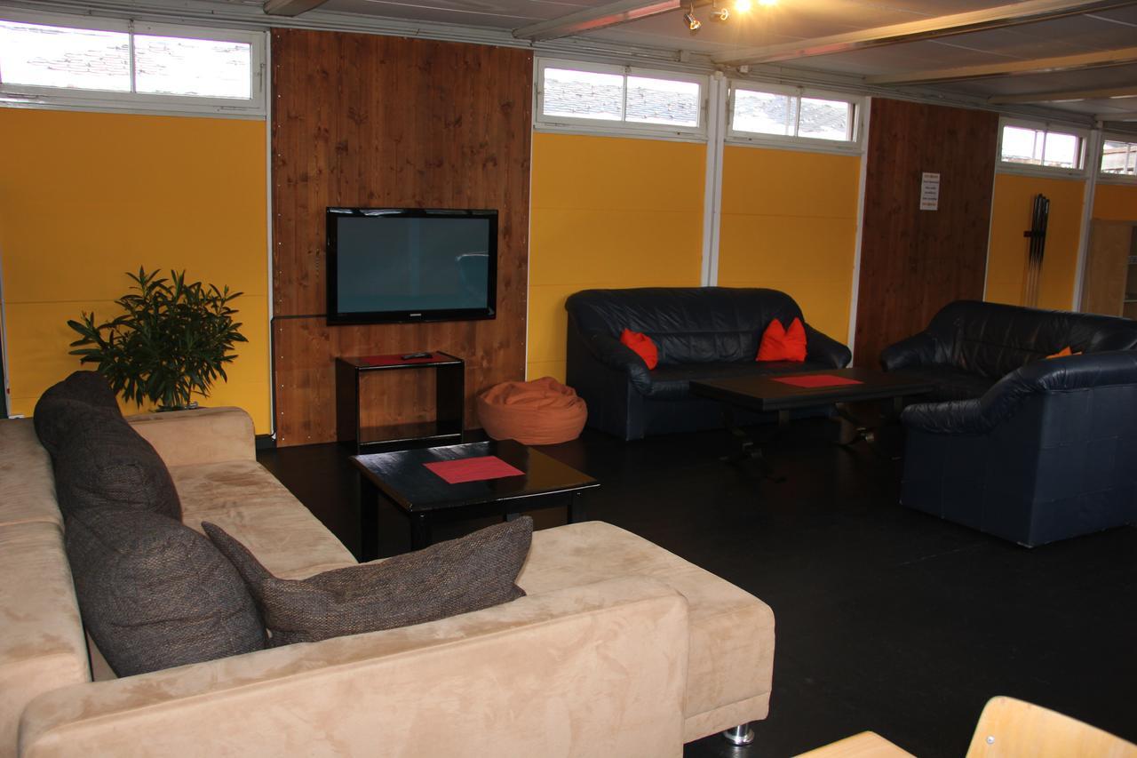 Downtown Lodge Hostel - Unique Simple Central 그린델발트 외부 사진