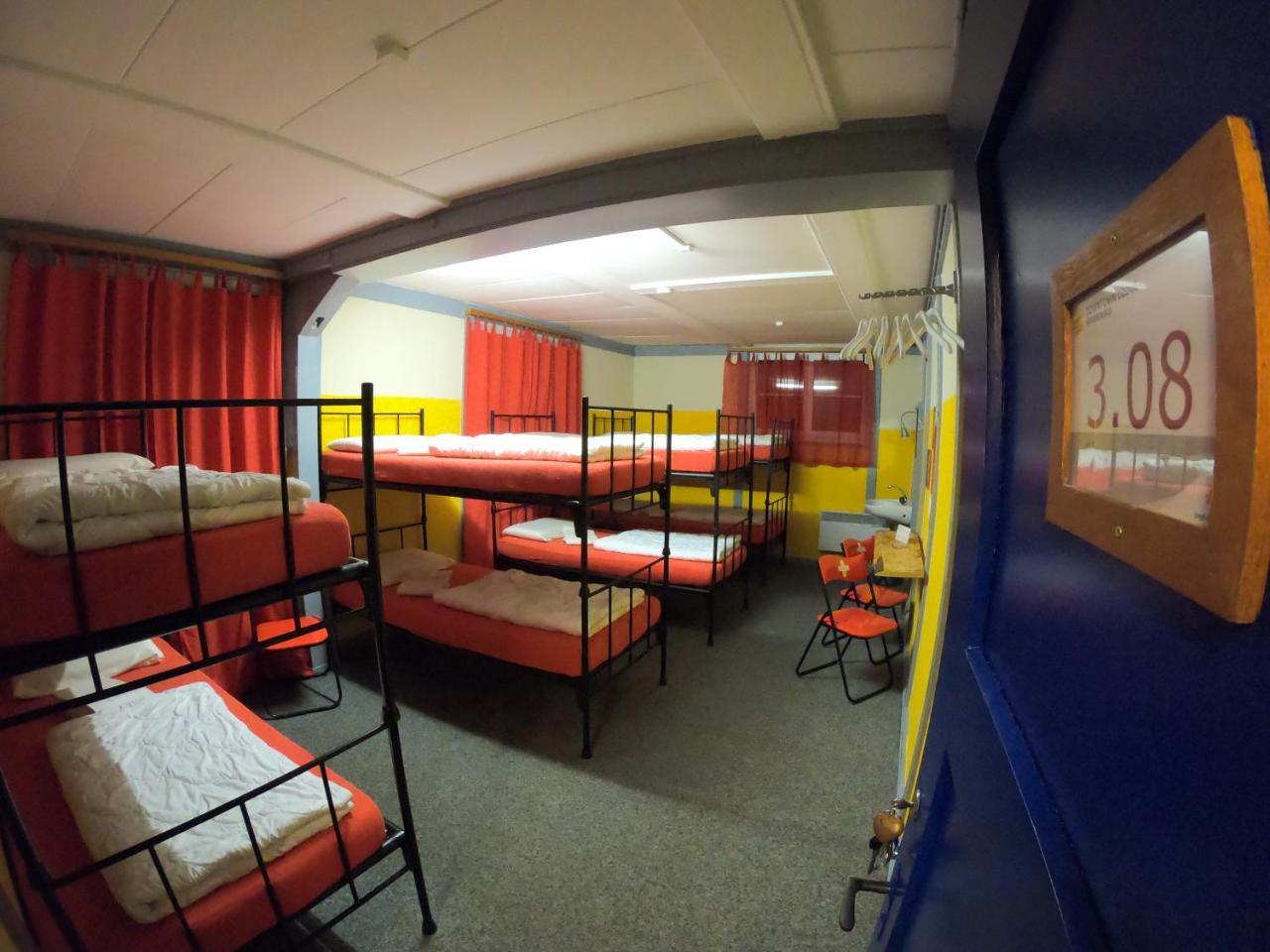 Downtown Lodge Hostel - Unique Simple Central 그린델발트 외부 사진
